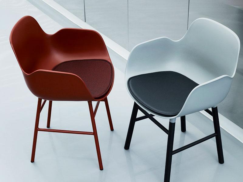 SEAT CUSHION FORM CHAIR