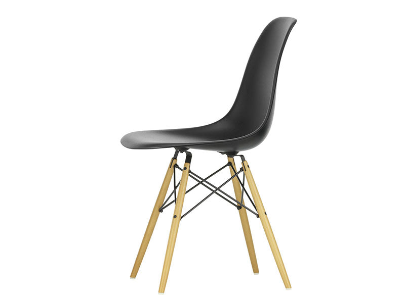 EAMES PLASTIC SIDE CHAIR DSWRE