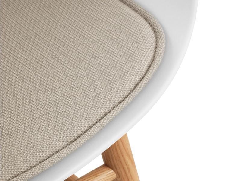 SEAT CUSHION FORM CHAIR