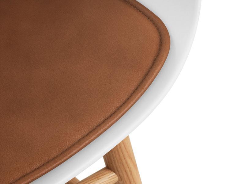 SEAT CUSHION FORM CHAIR