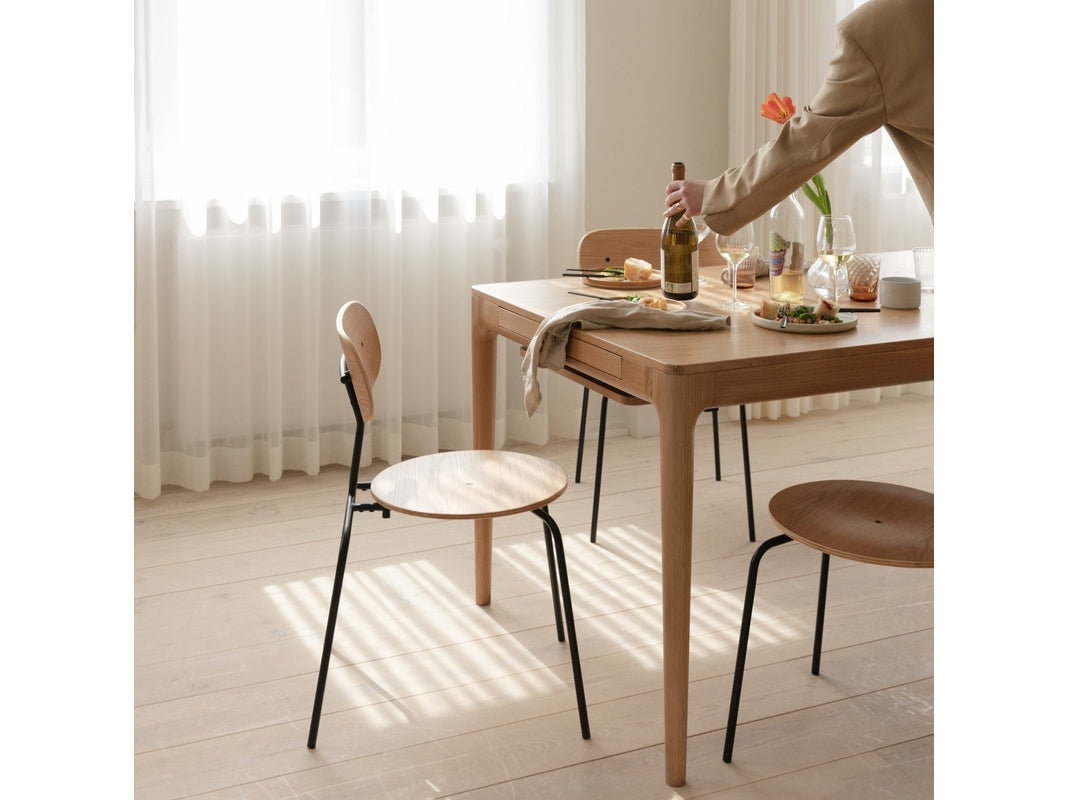 CURIOUS | CHAIR